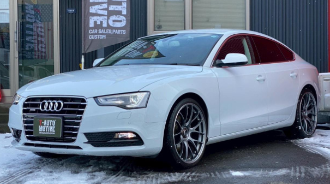 アウディの白い中古車